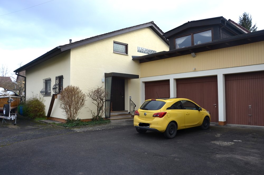 Interessantes Anlageobjekt!
Mehrfamilienhaus, Einfamilienhaus und Grundstück als 
gesamtes Ensemble