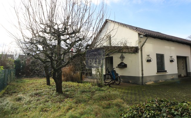 1-3 FH, Süd-Garten, Nebengebäude mit Garage,...