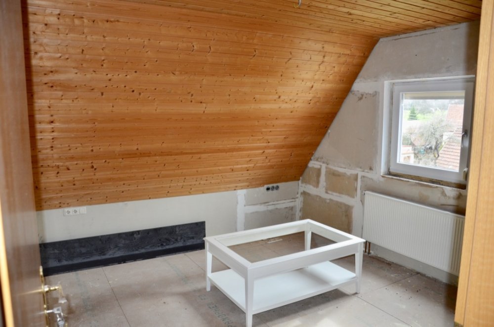 Teilweise modernisiertes Mehrfamilienhaus mit 3 Einheiten im Herzen von Pfalzgrafenweiler-Bösingen