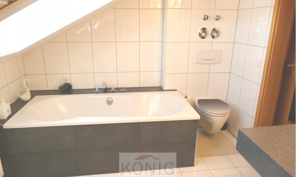 Traum auf 2 Etagen! 3,5-Zi-Maisonette Whg Stgt.-Vaihingen nahe Rosental! EBK, Terrasse, Carport! Objekt-Nr. 2577